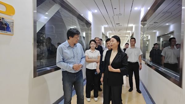 河南證監(jiān)局黨委書記、局長李鋼一行蒞臨公司調(diào)研指導(dǎo)